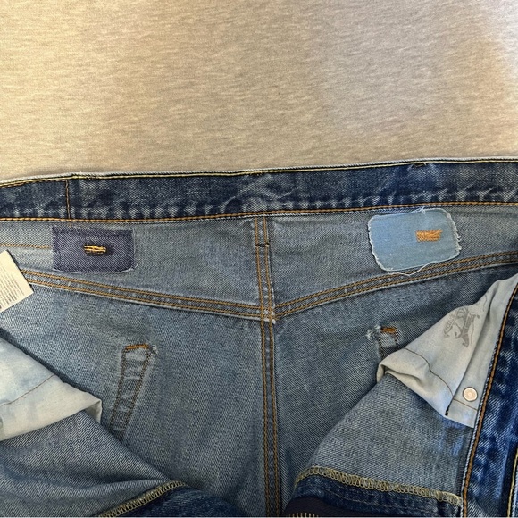 Levi's Blue Relaxed Fit Jeans with Classic Denim Style - Picture 3 of 5
